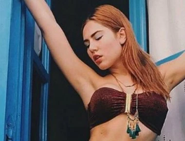 Χώρισε γνωστή και καυτή τραγουδίστρια : Δείτε ποια είναι